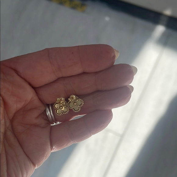 Gold clover earrings - Picture 3 of 8